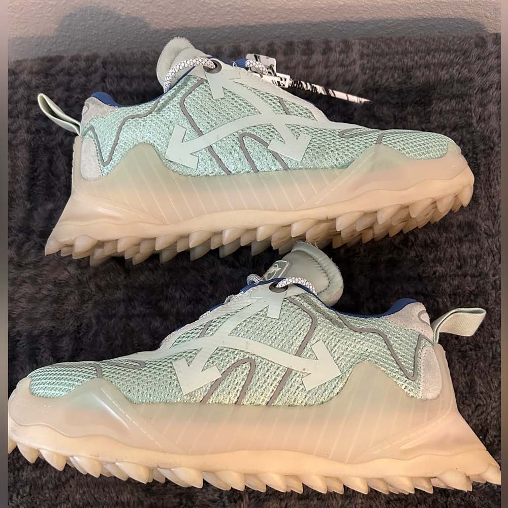 OFF-WHITE Sneakers